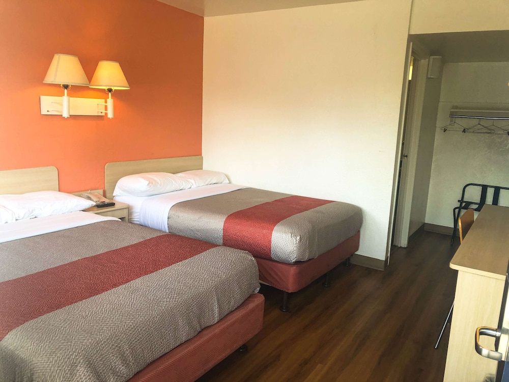 Motel6 Jacksonville, FL - Orange Park 24/60