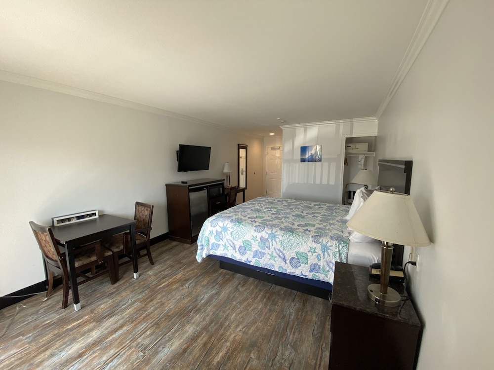 Ocean Surf Inn & Suites 11/73