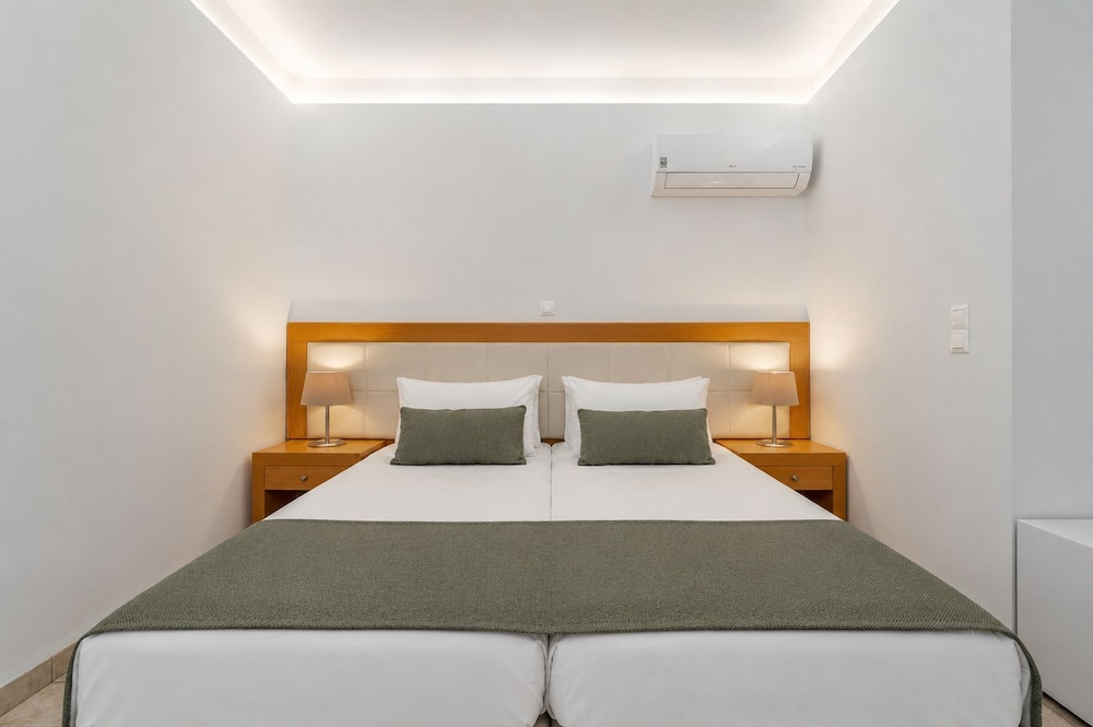 Classic, Double Bed, Inland View