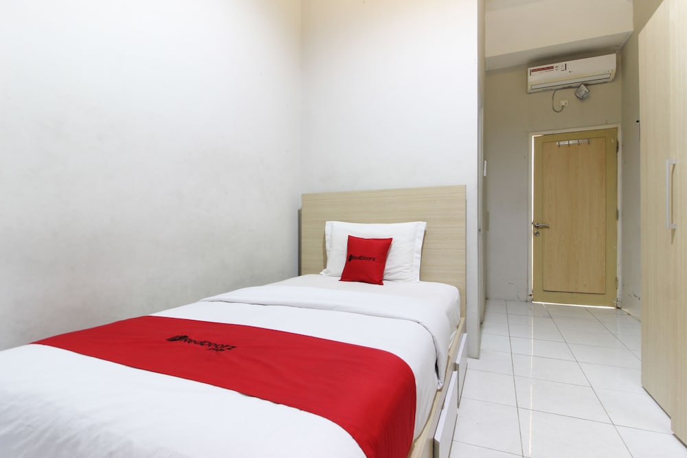 Reddoorz Plus Near Upn Jogjakarta 2 10/32