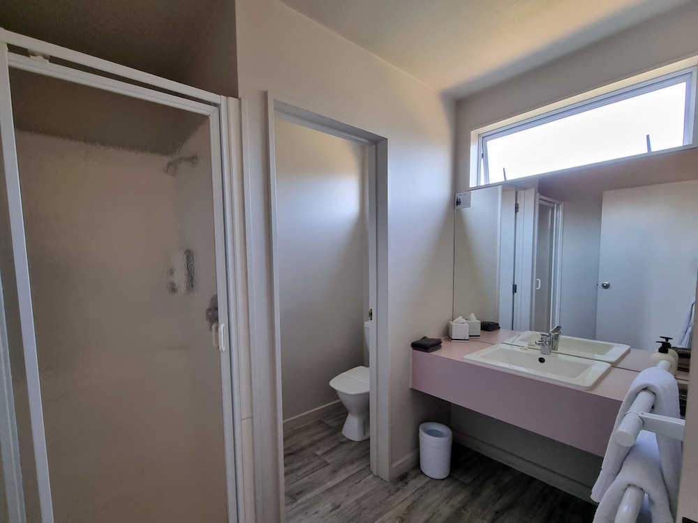 Gables Motor Lodge 11/50