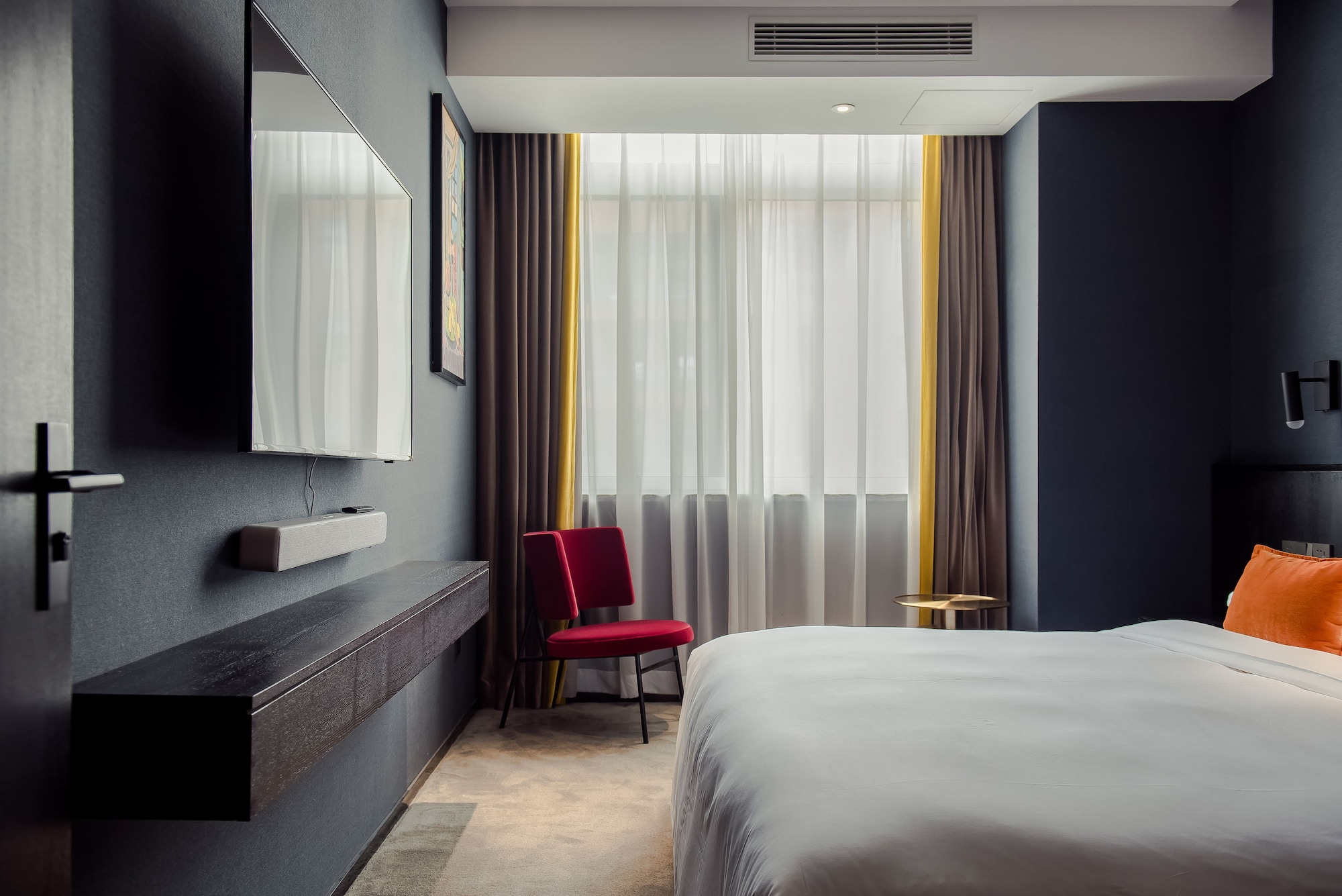 3 BEDROOMS, SUITE, 2 KING BEDS, 2 QUEEN BEDS