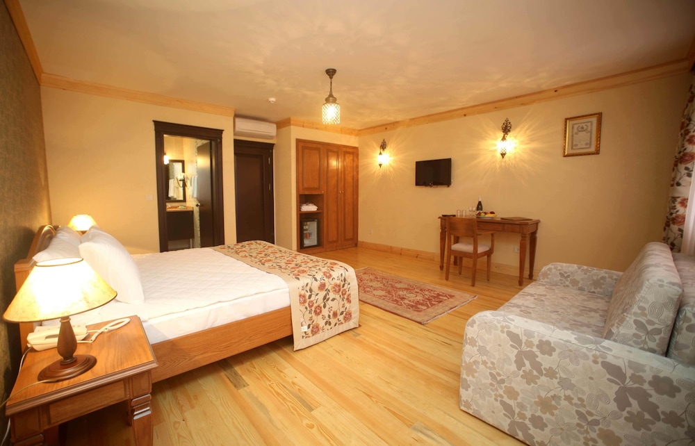 Lalinn Hotel 53/72
