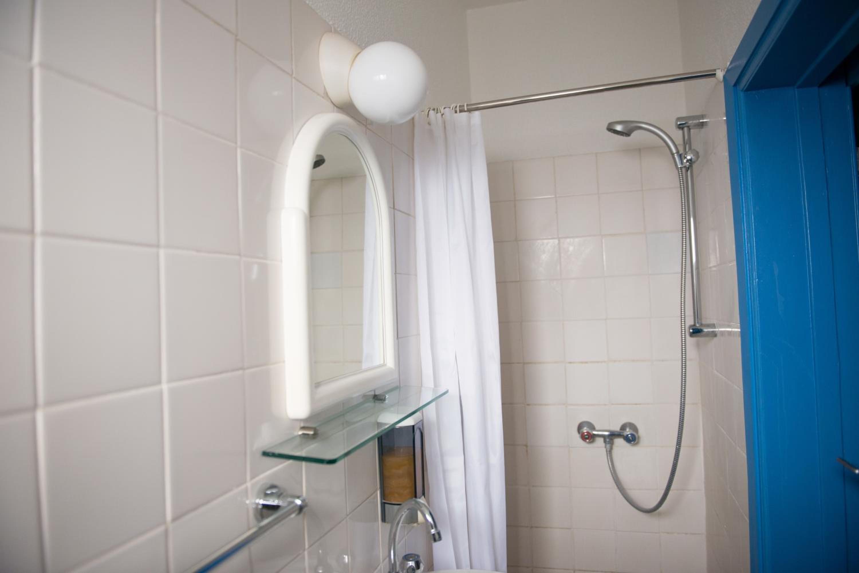 Le Village Hotel 48/50