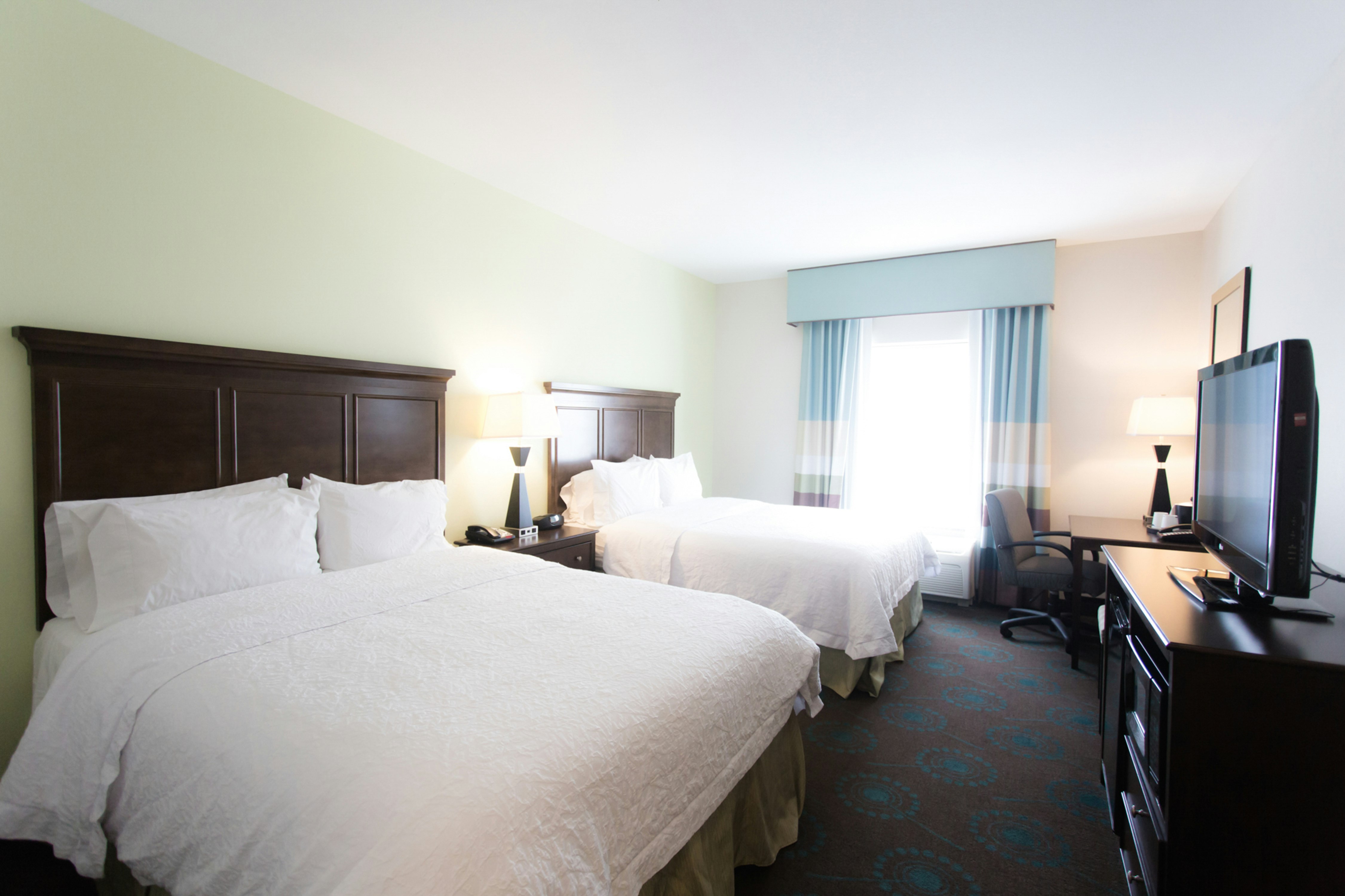 Room, 2 Queen Beds, Hampton Inn And Suites Middlebury In 2/5