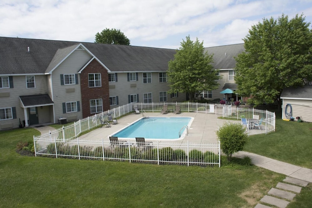 Cresthill Suites Syracuse 49/53