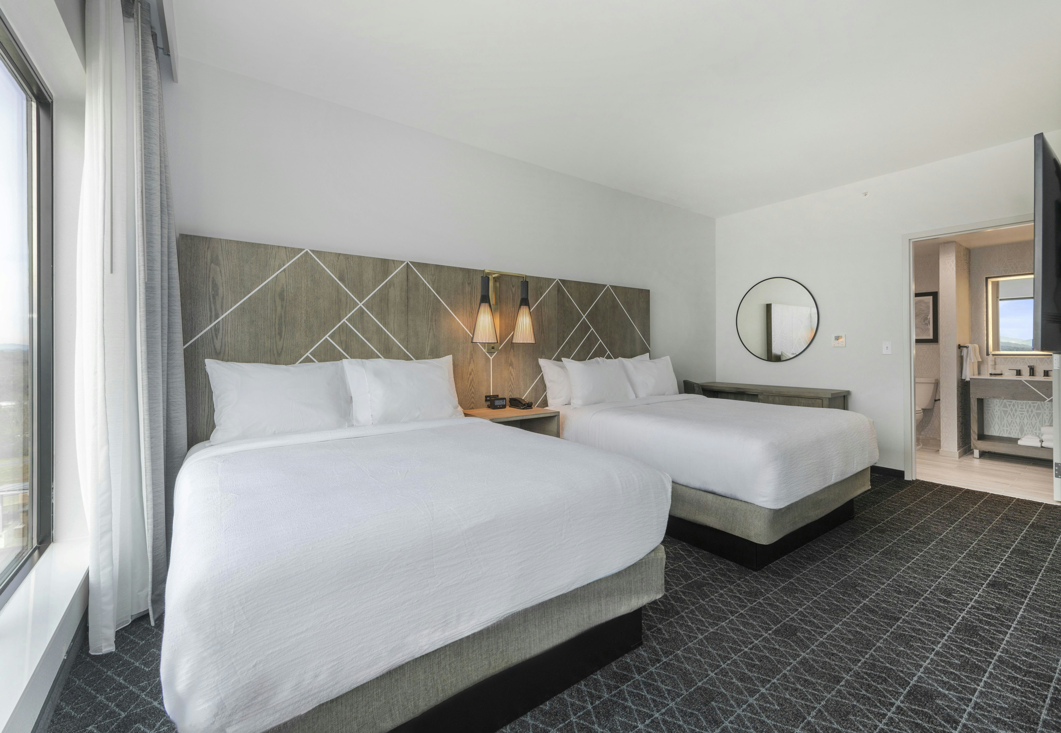 2 ROOMS, SUITE, 2 QUEEN BEDS, MOUNTAIN VIEW