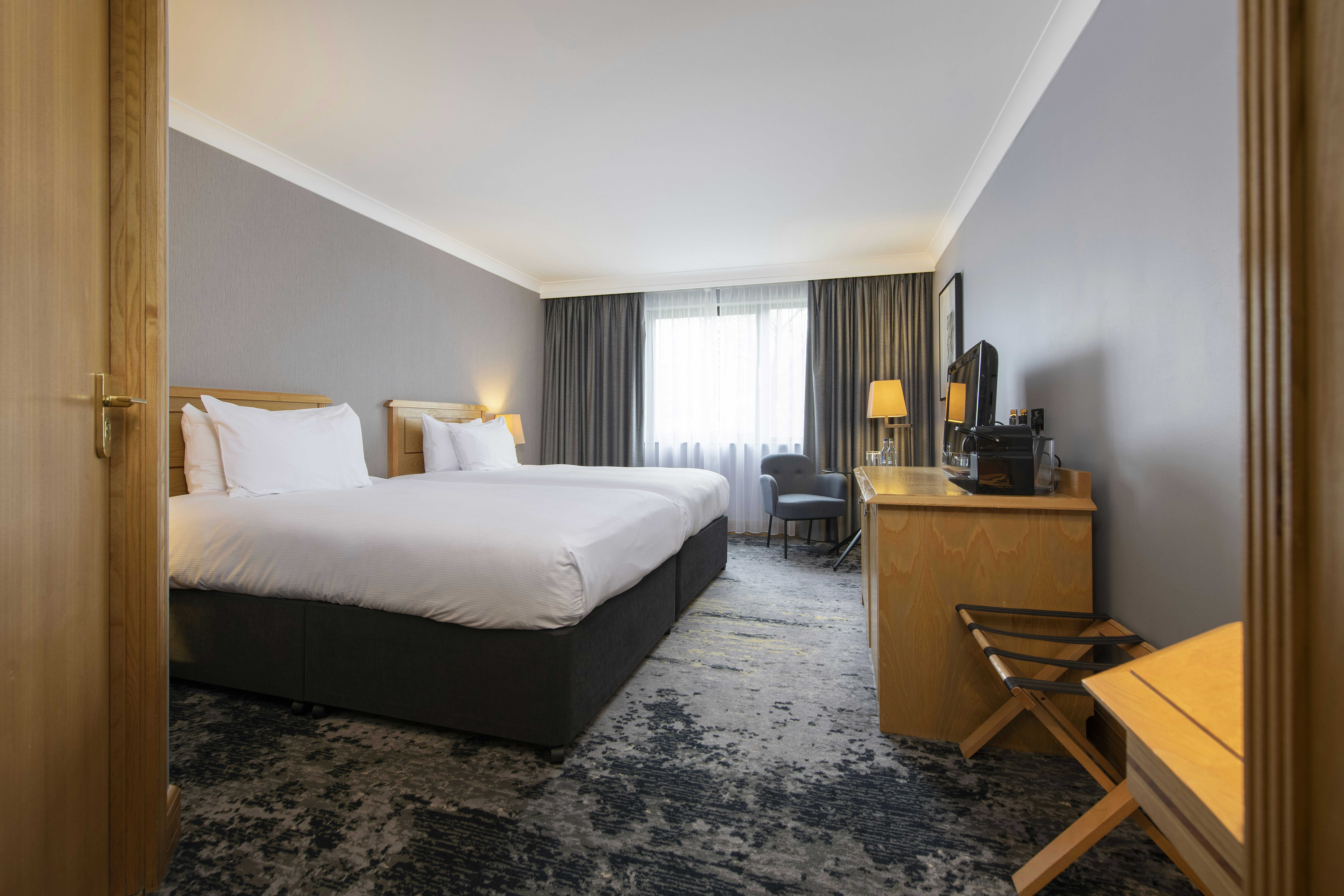 DELUXE, TWIN BEDS