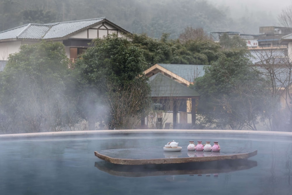 Howard Johnson Huashuiwan Hot Springs Resort Chengdu 38/41