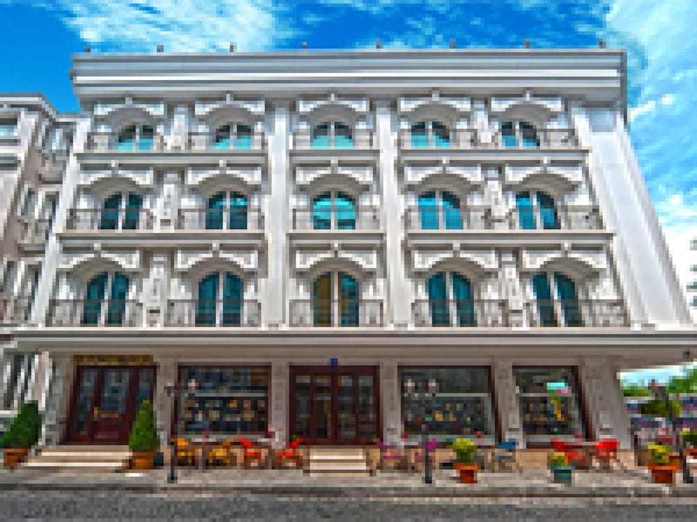 The Magnaura Palace Hotel 4/87
