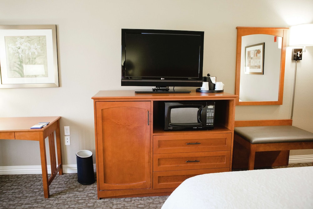 HAMPTON INN MITCHELL 33/38