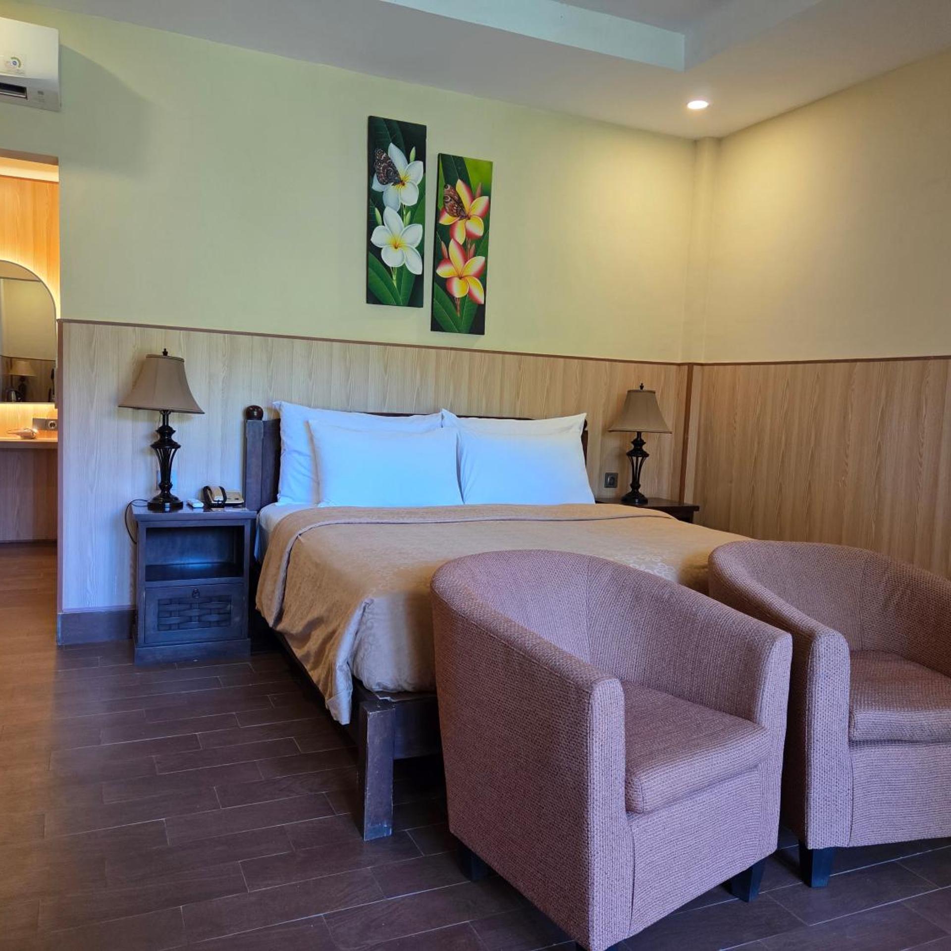 Deluxe, Double or Twin Bed, Garden View