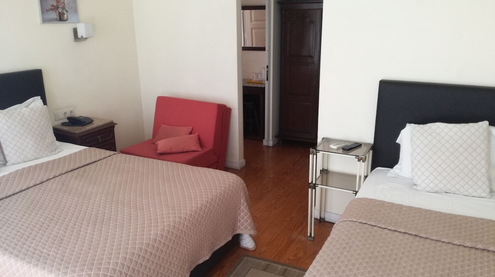 ROOM, TRIPLE