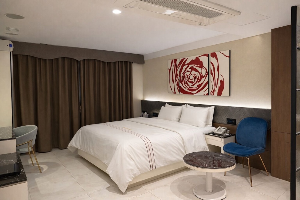 Zenith Hotel 29/63