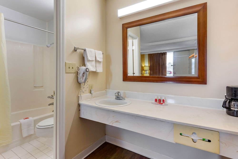 Motel6 Summerville, SC – Charleston 16/39