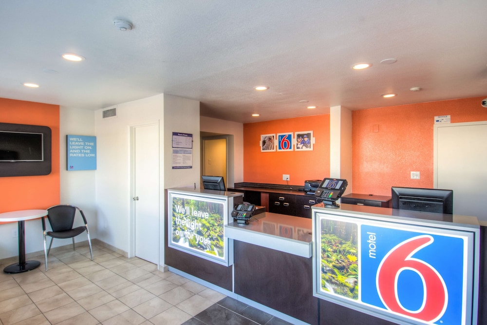 Lobby at Motel6 Redding, CA - North, REDDING - CA