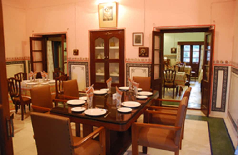 Welcomeheritage Bijayniwas Palace 34/47
