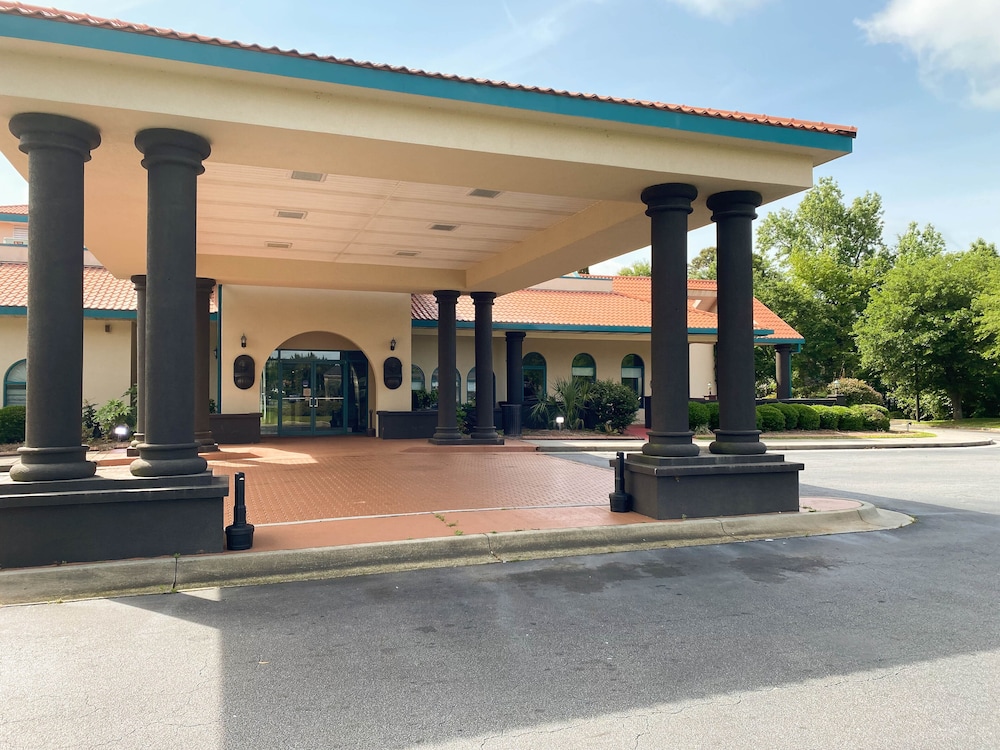 Motel6 Savannah, GA - Gateway & I-95 34/40
