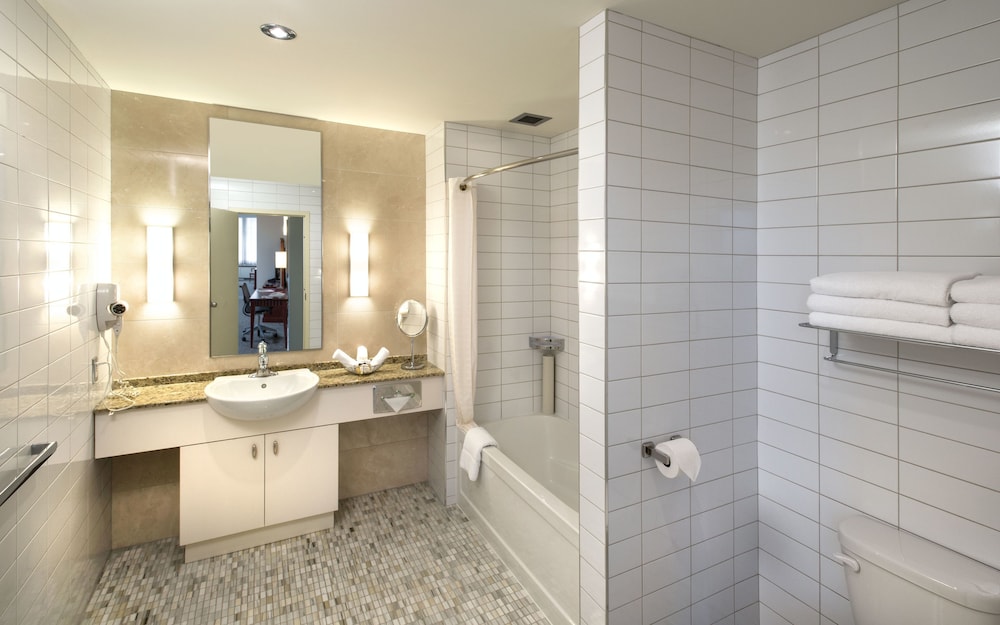 Le Square Phillips Hotel And Suites 44/45