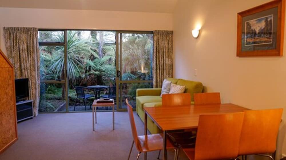 Punga Grove 43/62