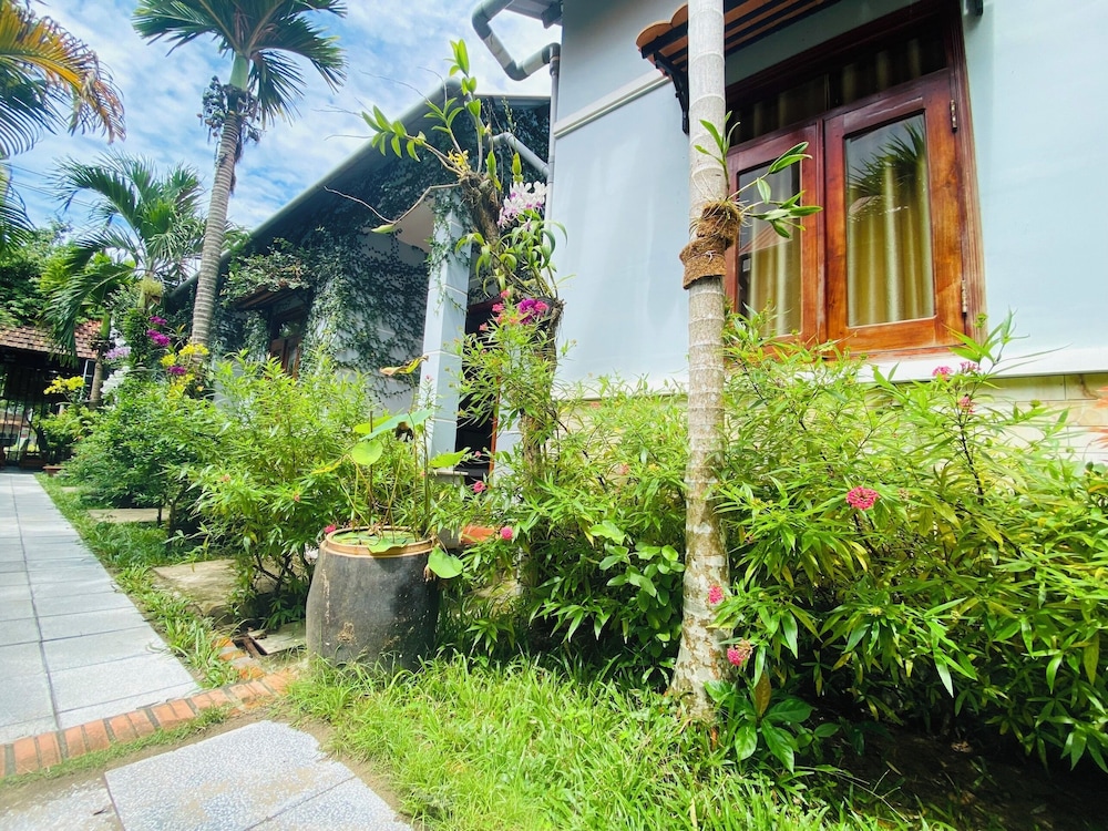 Dong Xuan Hong Guest House 43/49