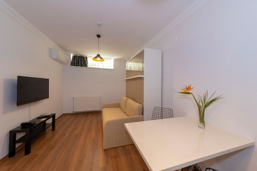 Joy Suites Hotel 41/69