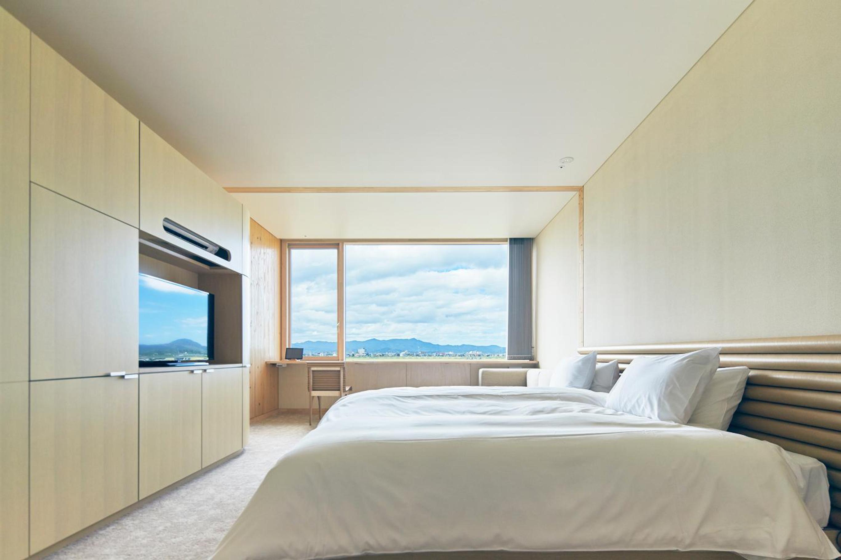 Hollywood, Twin Beds, Rice Field View