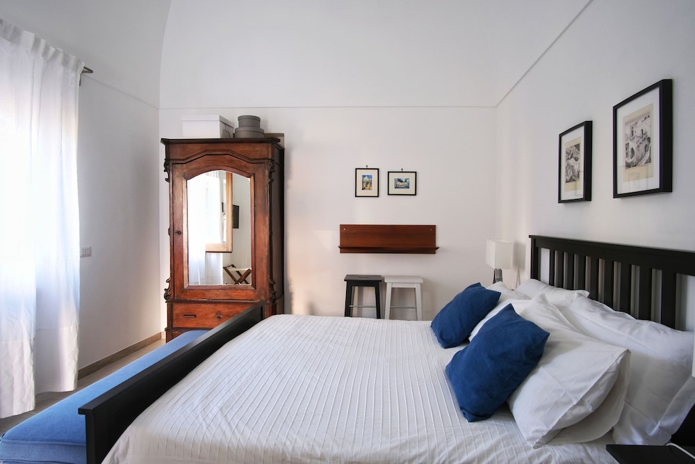 DELUXE, DOUBLE BED