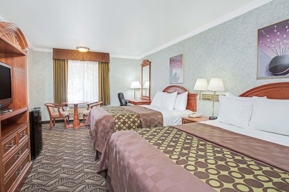 Days Inn By Wyndham Los Angeles Lax Redondo Manhattan Beach 19/56