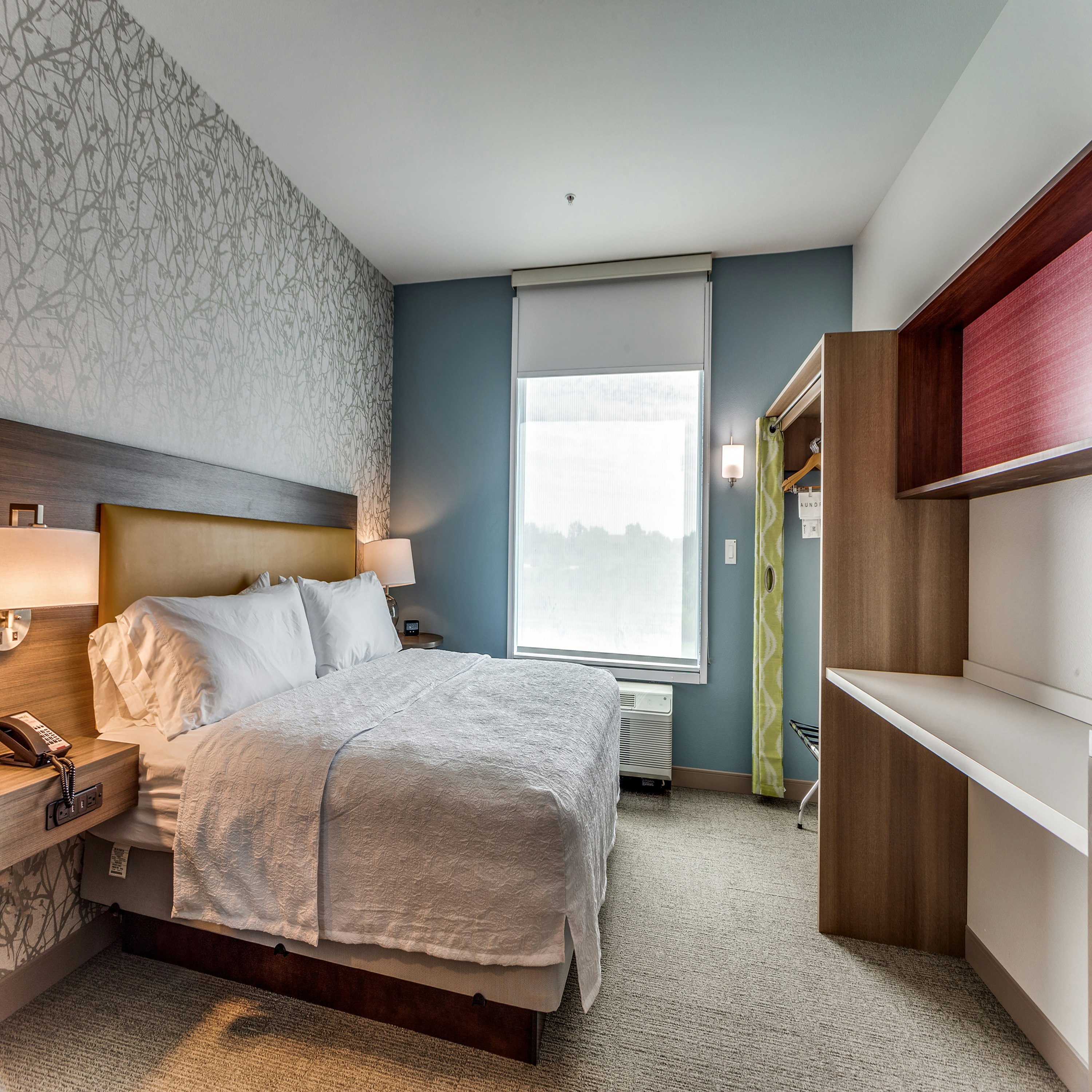STUDIO, SUITE, KING BED