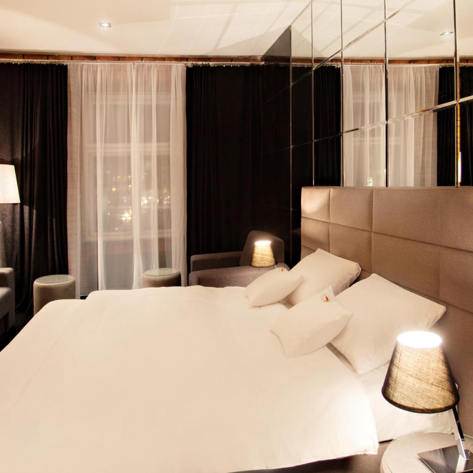 Deluxe, Double Bed, Square View, Main Building