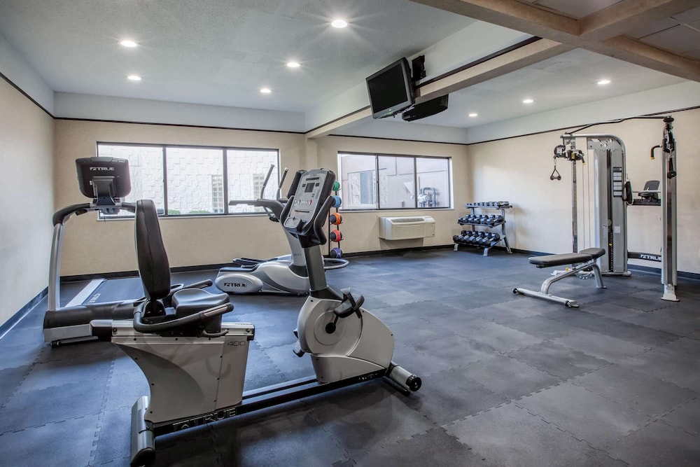 Days Inn & Suites by Wyndham Rochester Hills MI 15/31