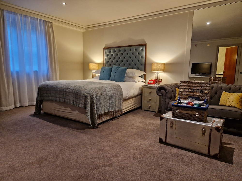 Casual, Family, King Bed