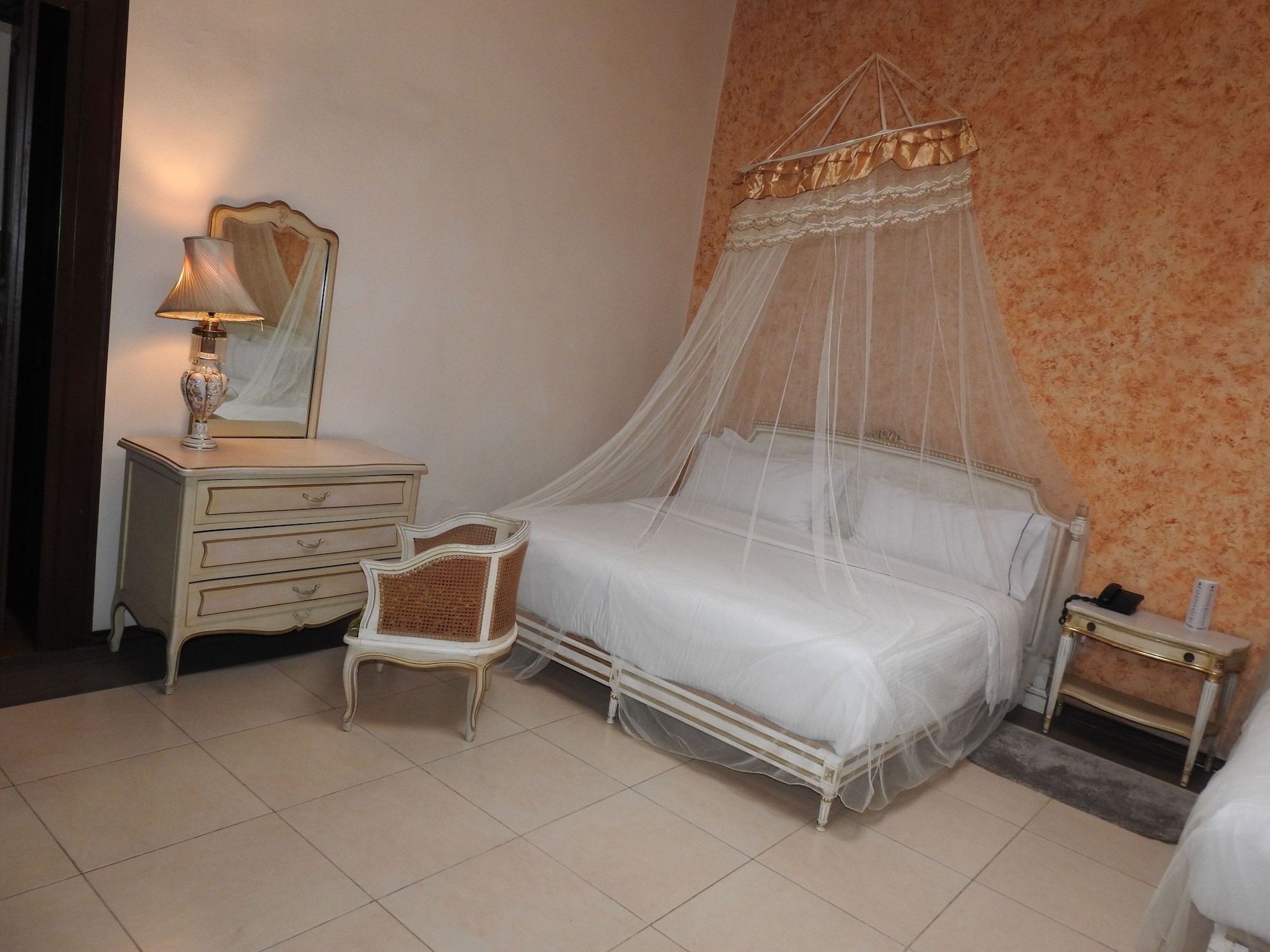 FAMILY, DOUBLE BED