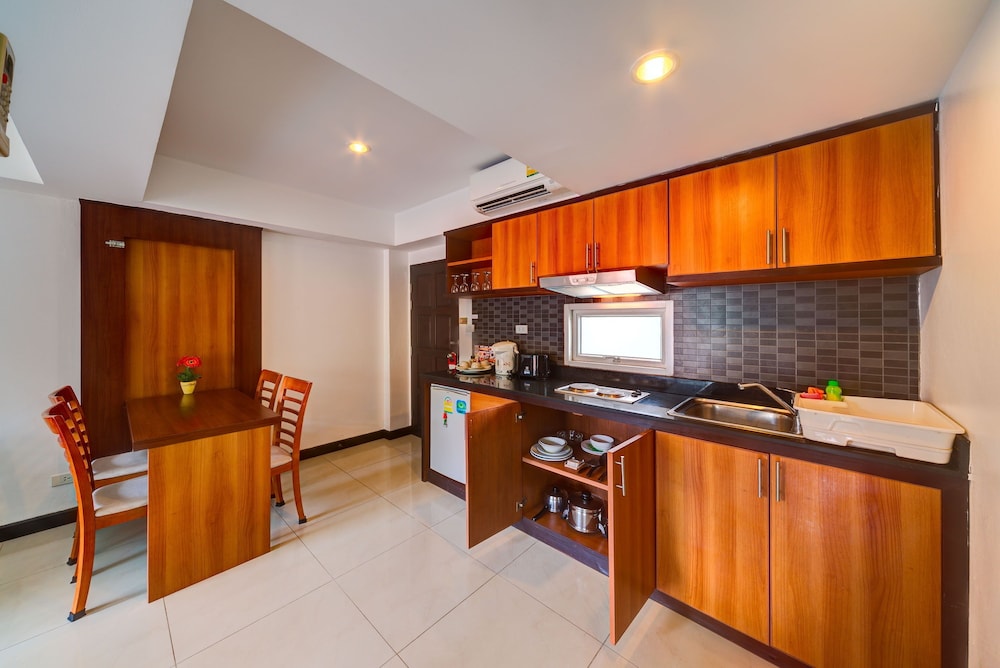 Krabi Apartment Hotel 18/36
