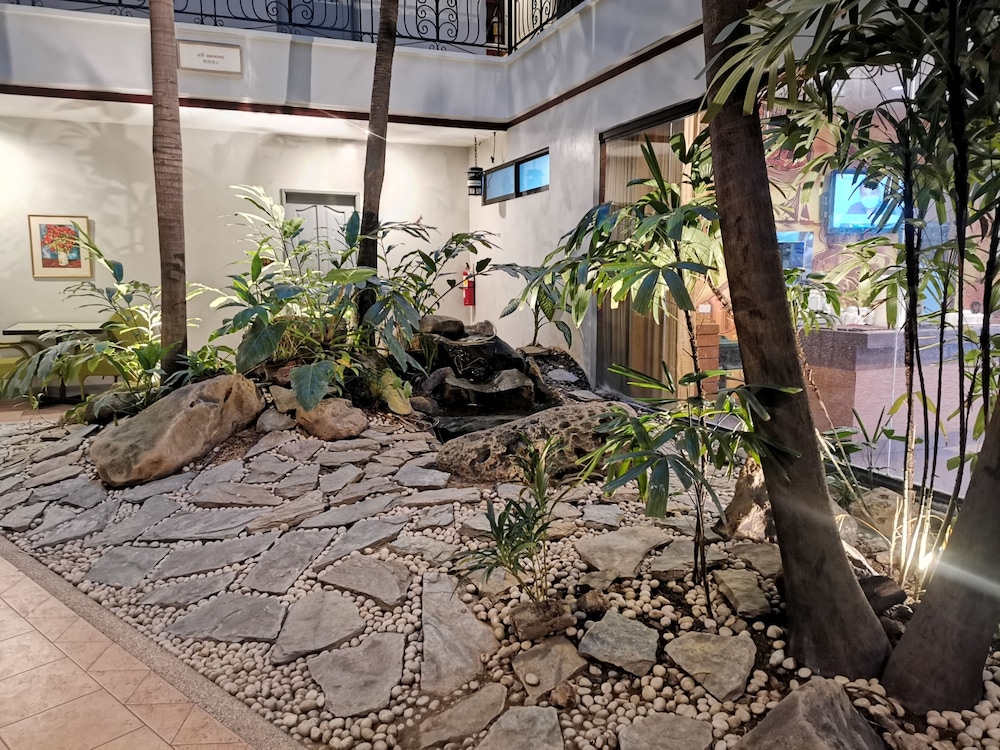 Casa Leticia Business Inn 55/57
