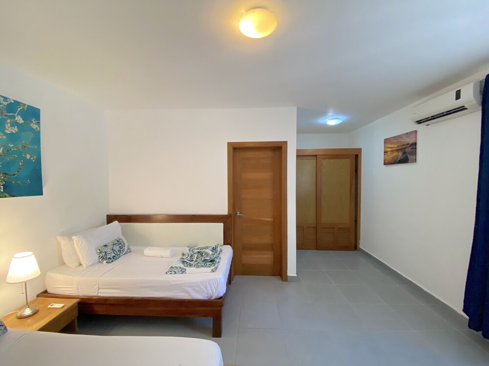 Tropicana Suites Deluxe Beach Club & Pool 18/50