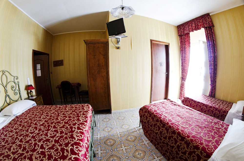 Hotel Villa Maria 10/22