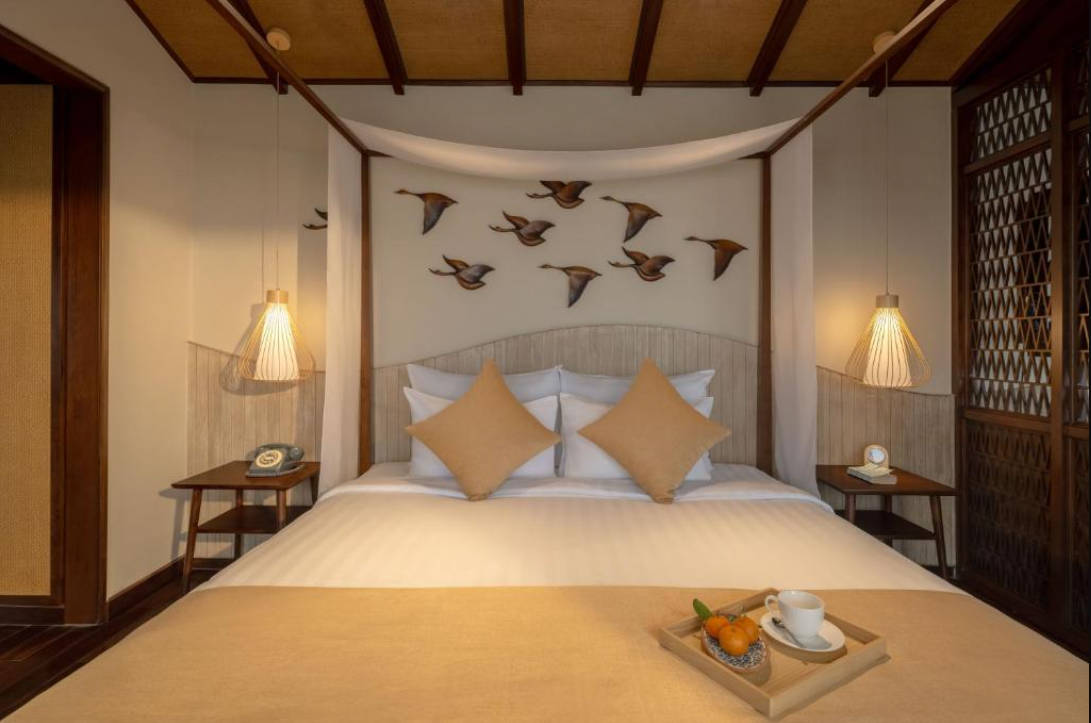 SIGNATURE, DOUBLE BED, RIVER VIEW