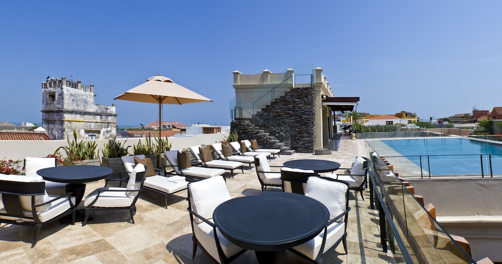 Bastion Luxury Hotel 3/75