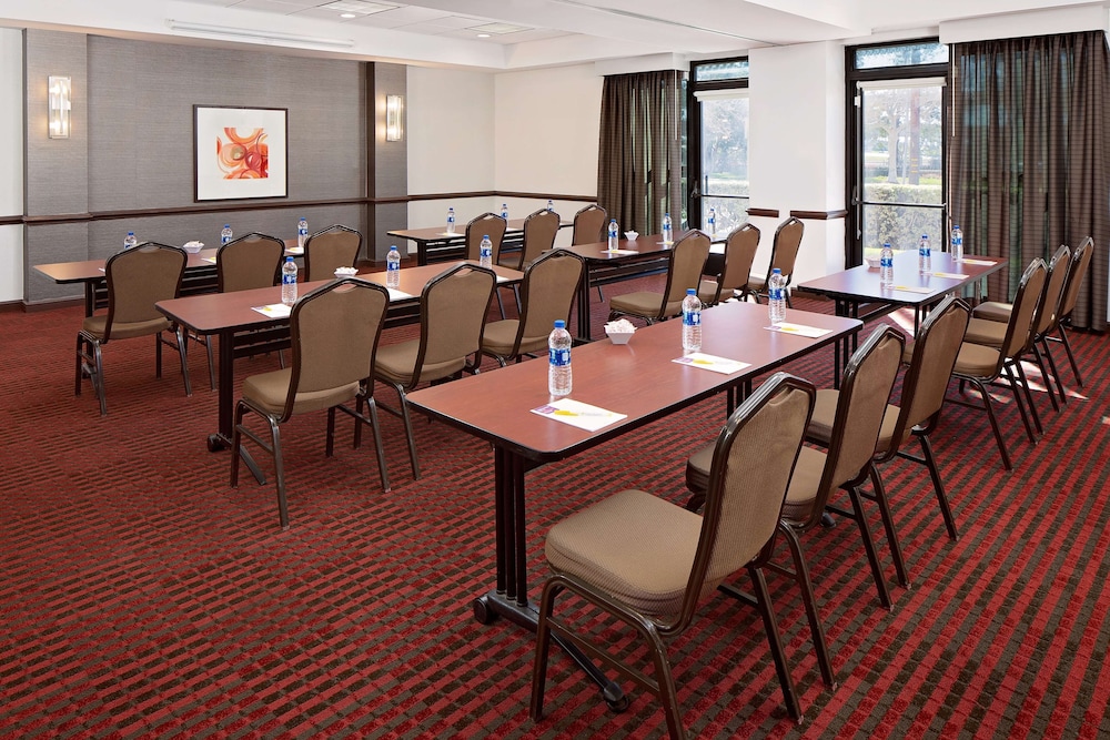 Hyatt Place Ontario/Rancho Cucamonga 27/33