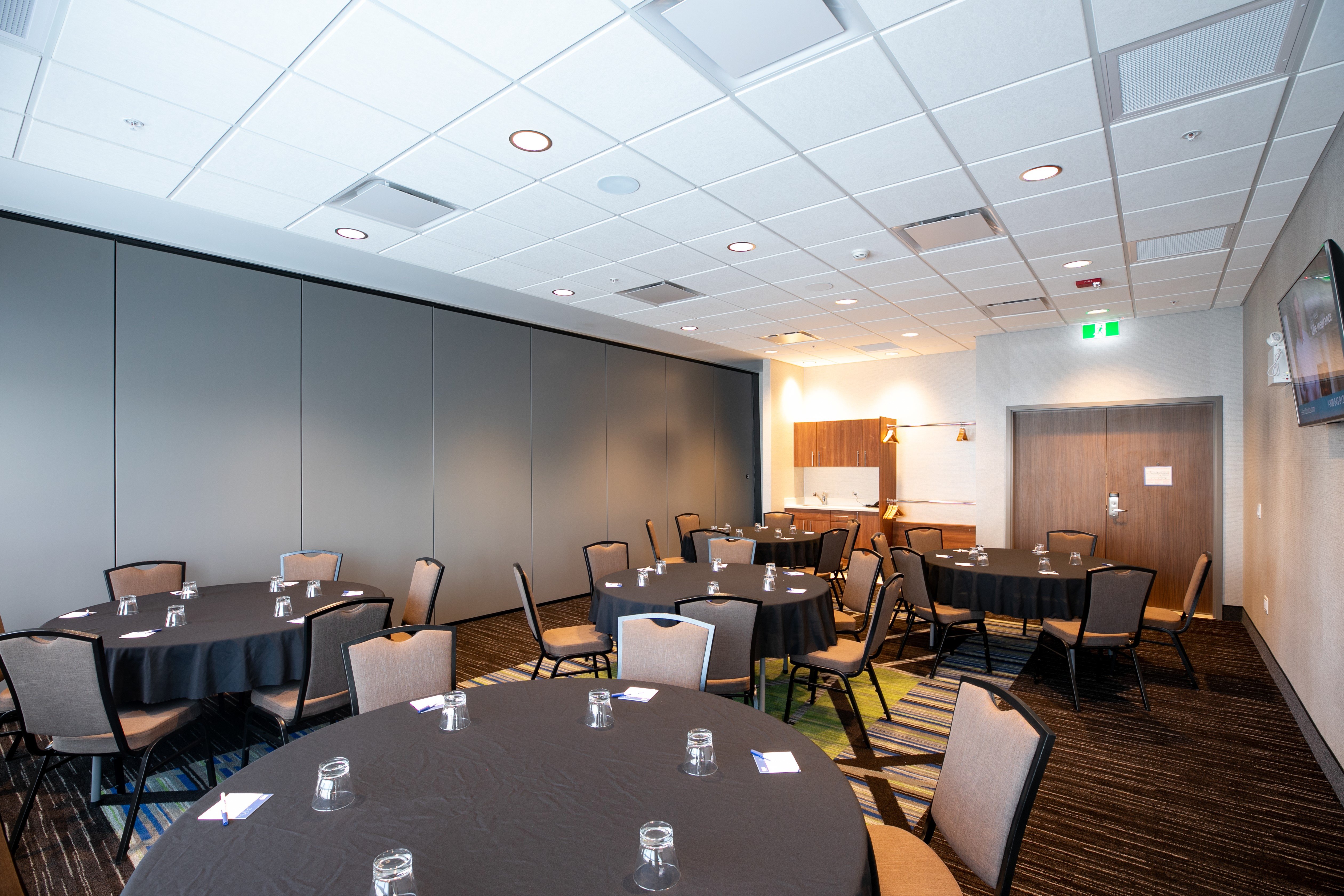 Holiday Inn Express Lethbridge Southeast 62/72