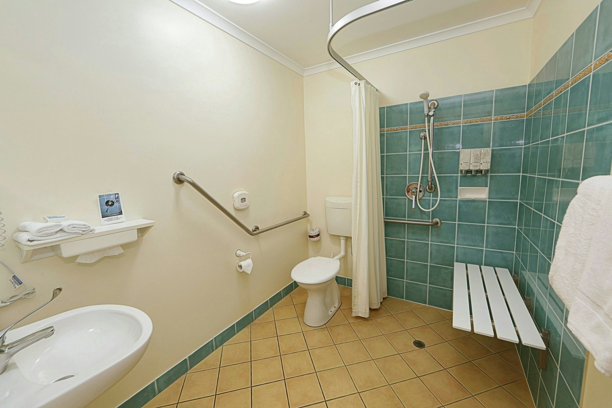 VILLA MIRASOL MOTOR INN 30/32