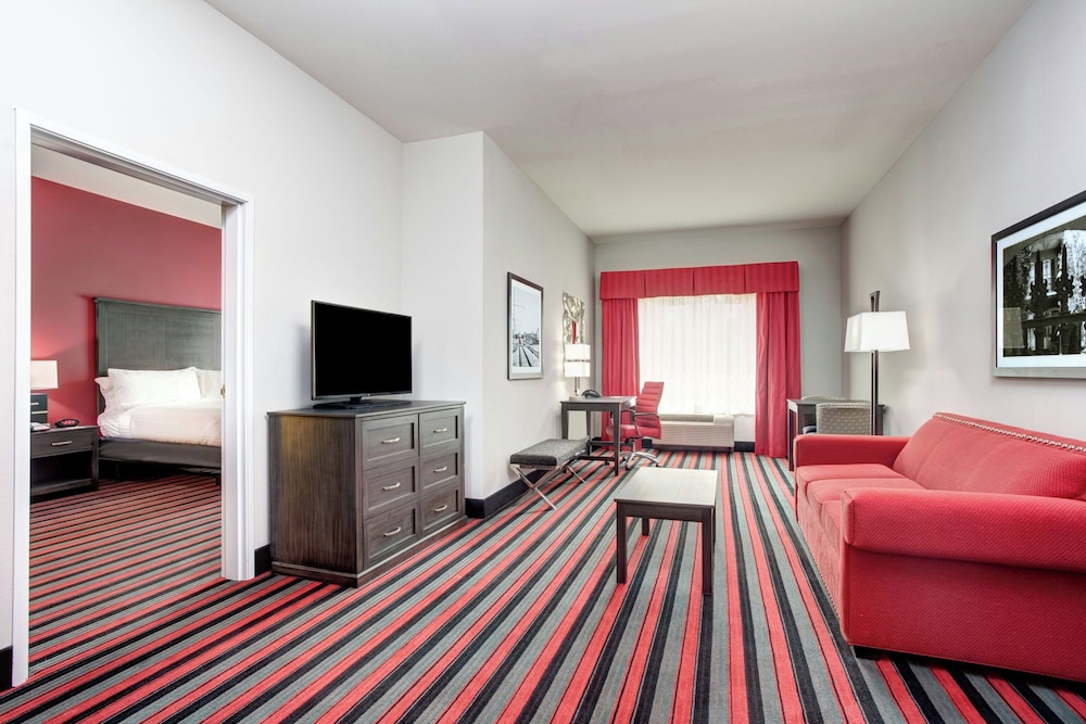 Holiday Inn Hotels And Suites Lafayette North 35/55
