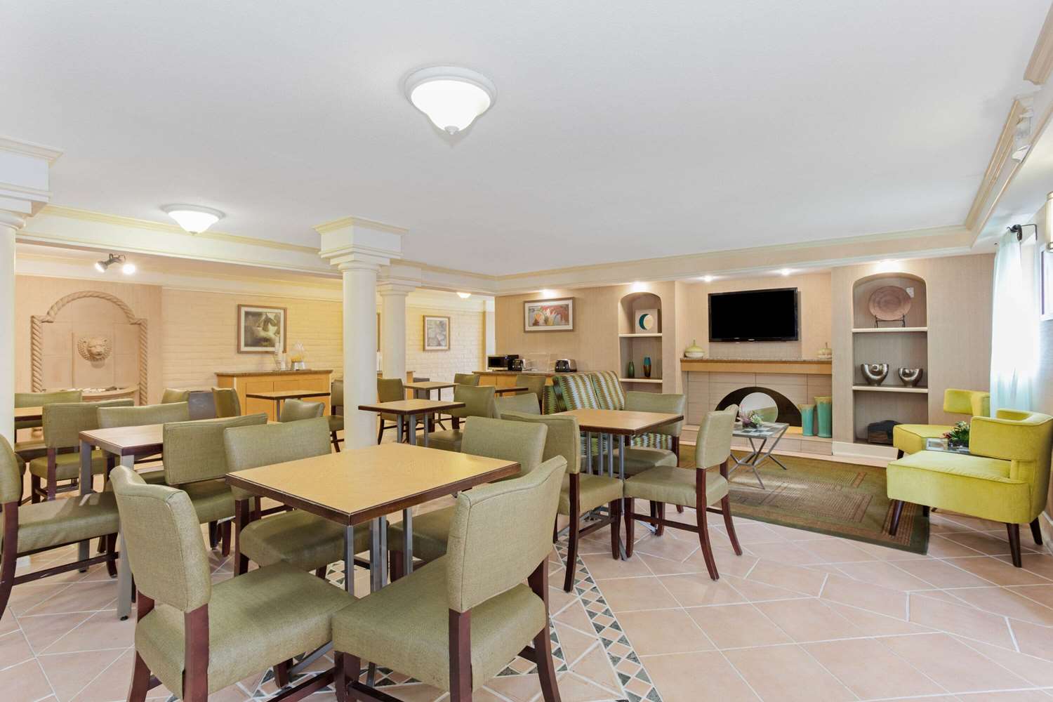 La Quinta Inn by Wyndham Orlando Airport West 26/40