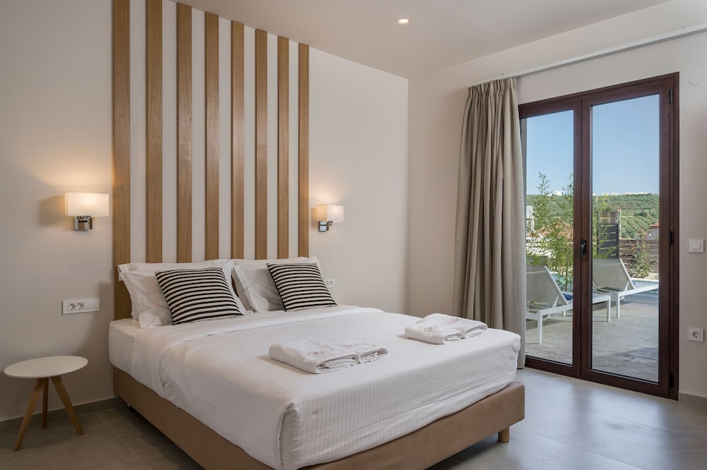 2 BEDROOMS, DELUXE, VILLA, SHARED POOL