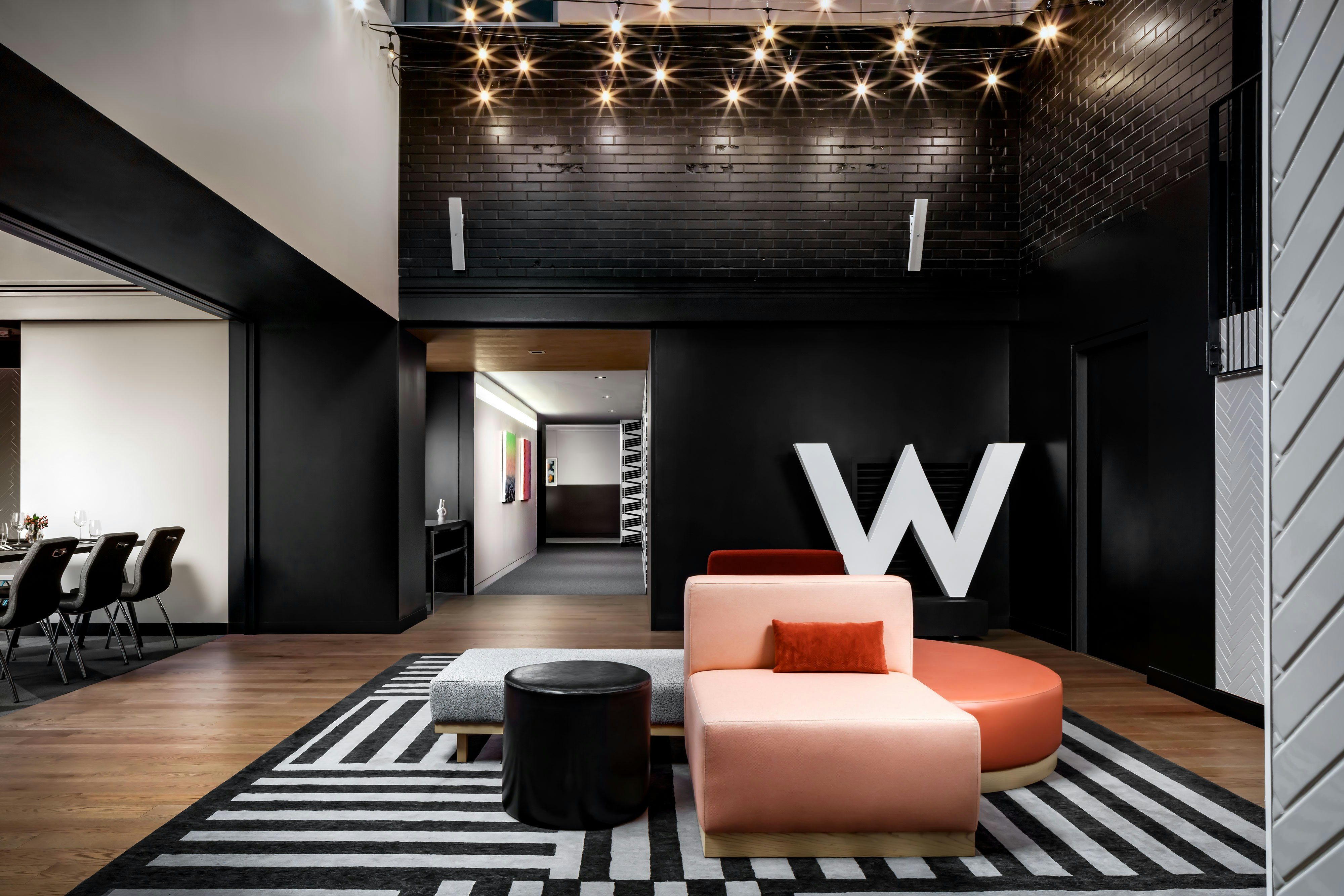 W Montreal 25/41