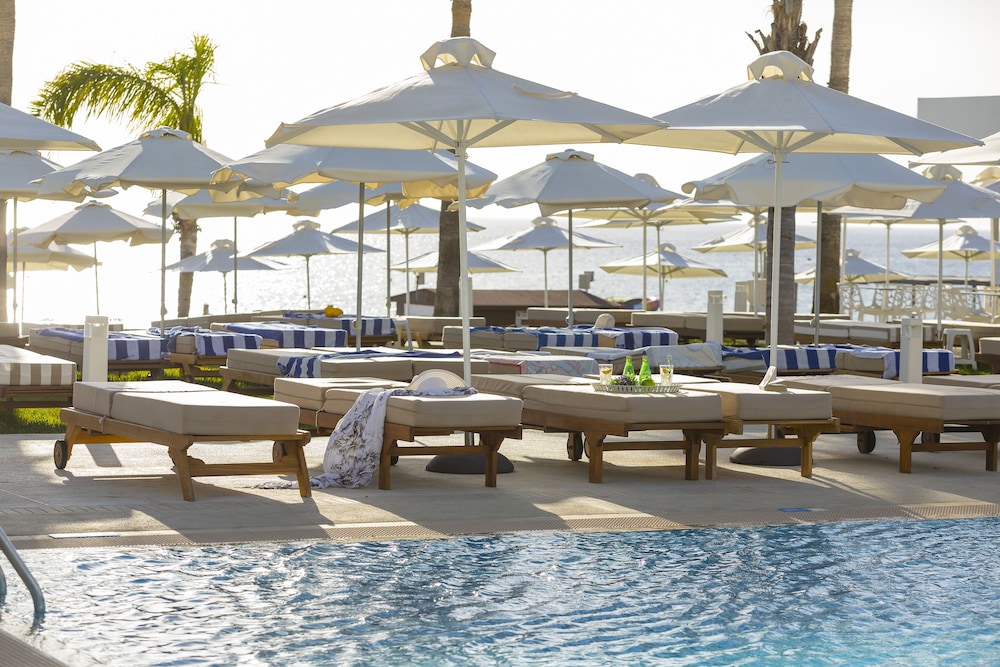 Constantinos The Great Beach Hotel 66/68