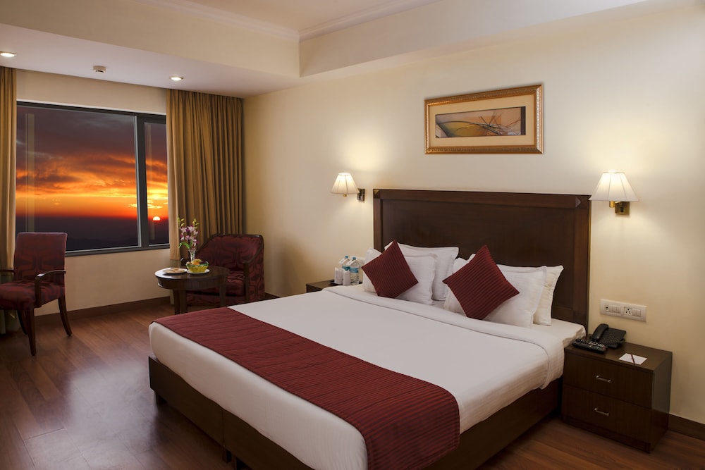 Le Lac Sarovar Portico 9/56