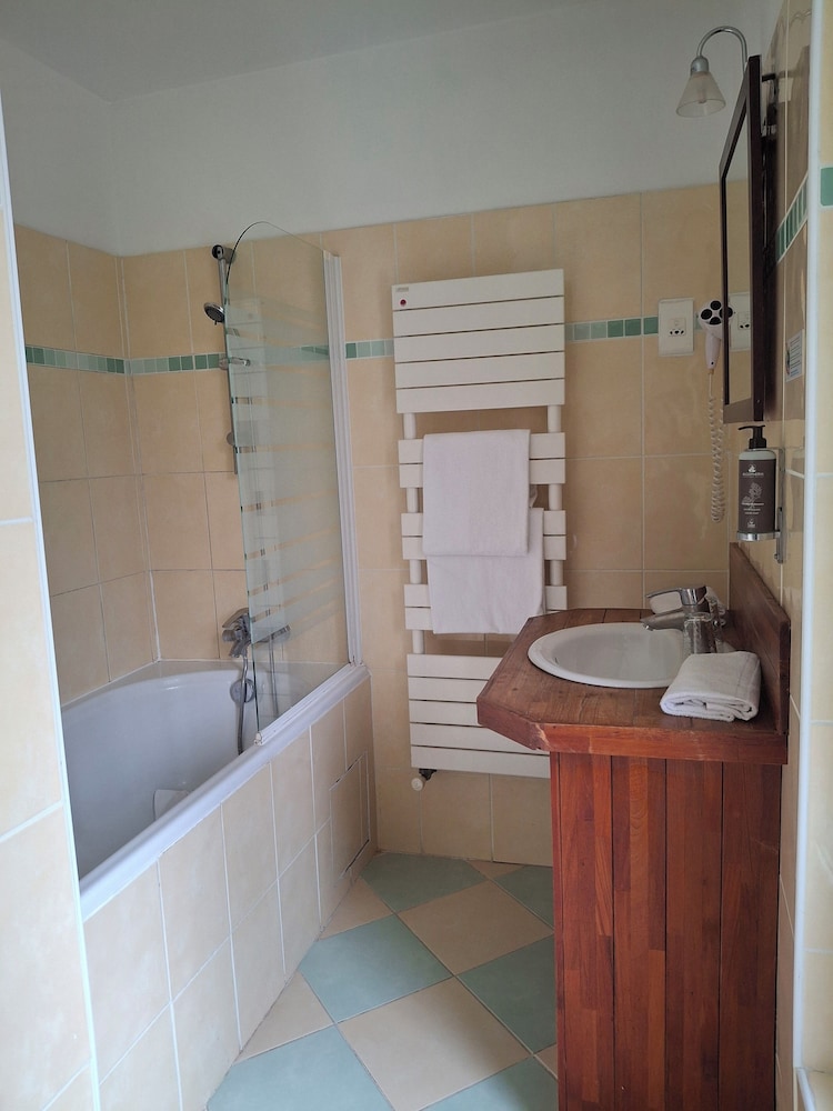 Hipotel Hostellerie Du Lys 46/49